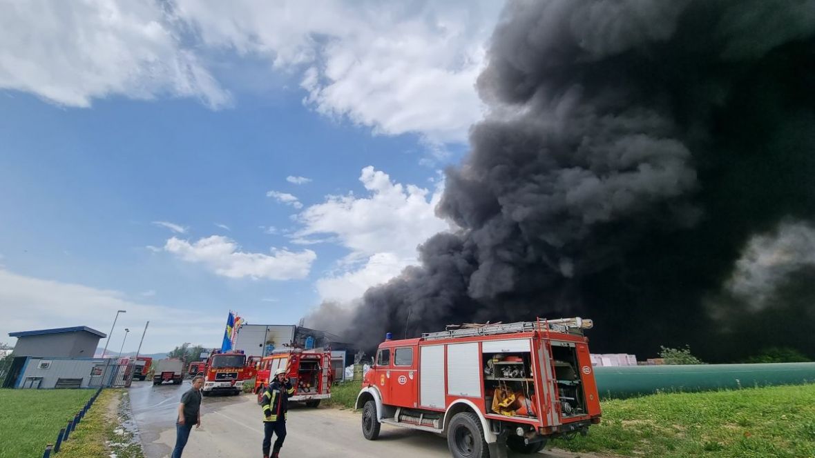 Foto: Grad Bihać/Facebook/Požar u fabrici